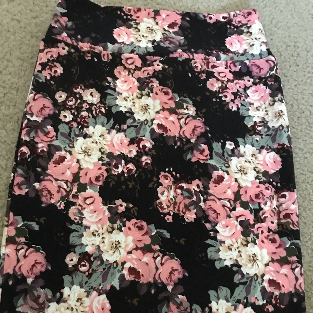 Floral pencil skirt Xs black NWT extra small